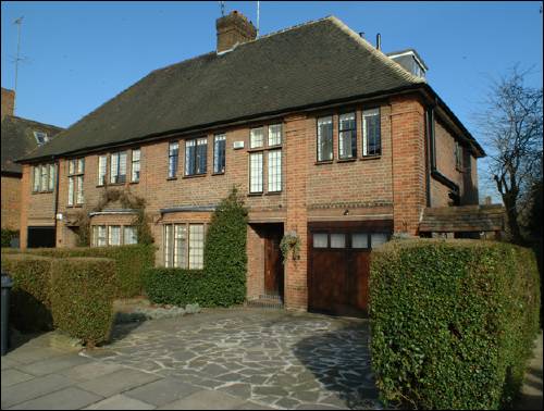 36 Litchfield Way
